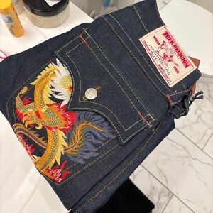 Vintage true religion jeans with sewn in design